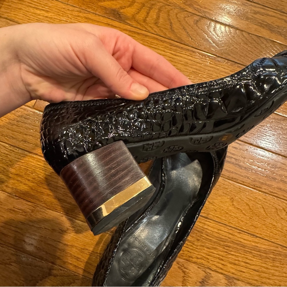 Tory Burch Black leather Embossed Pumps - Picture 7 of 10
